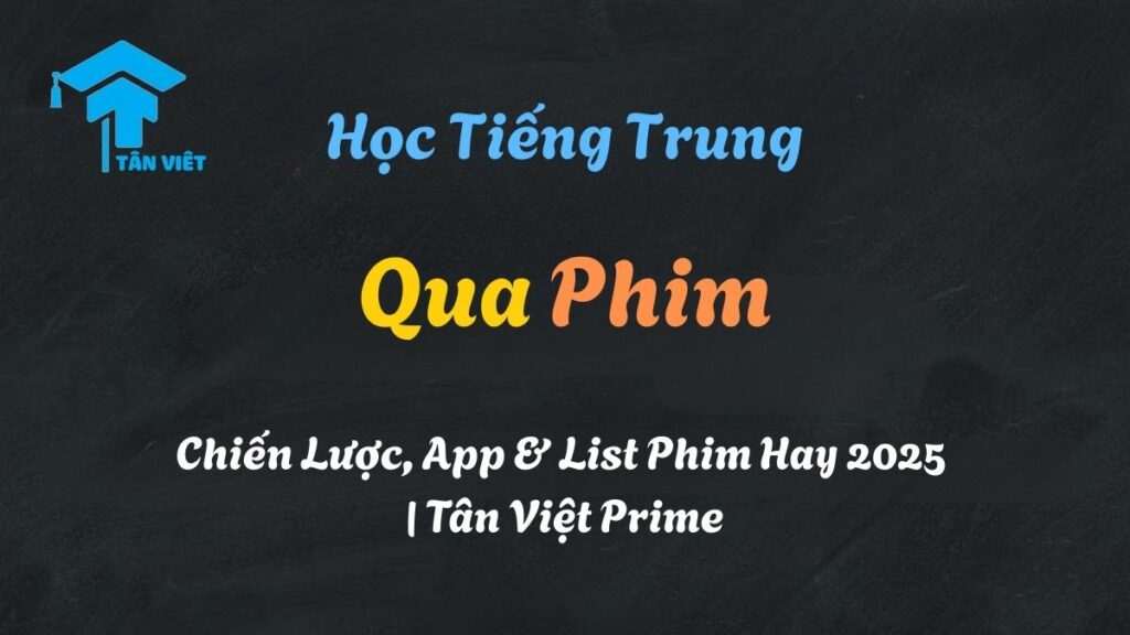 Một người đang học tiếng Trung qua phim, chăm chú ghi chép từ vựng từ một cảnh phim trên laptop vào sổ tay.